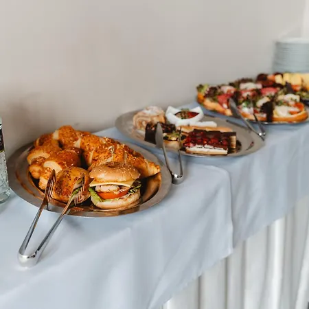 优思明科希策酒店 酒店 4*