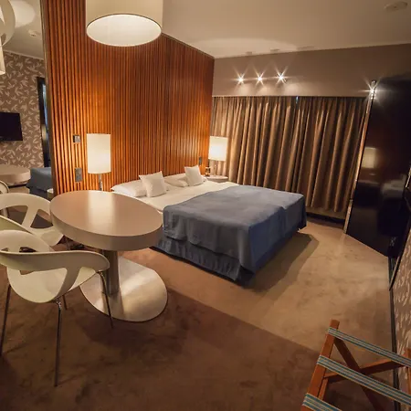 优思明科希策酒店 酒店 4*