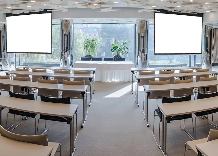 优思明科希策酒店 4*