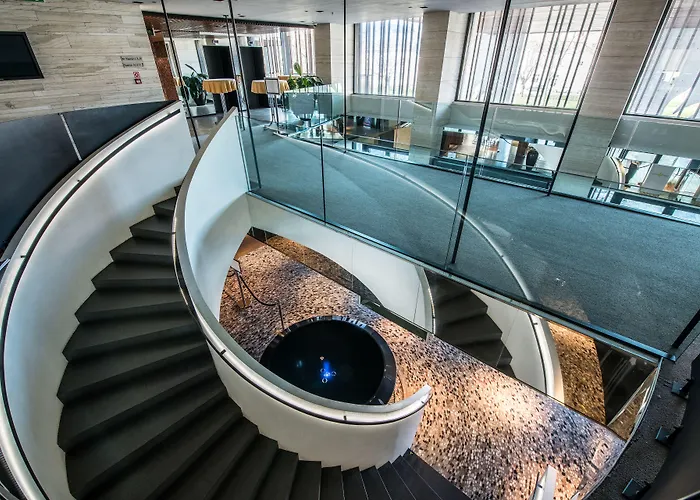 优思明科希策酒店 4*